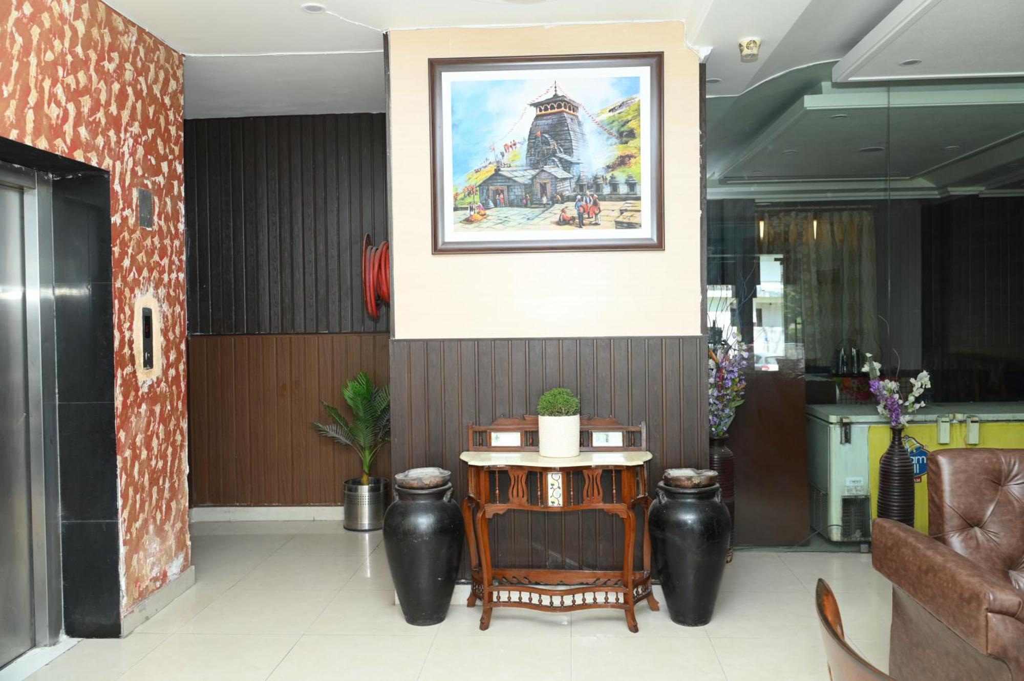 Hotel Surya Plaza Kotdwāra Exterior foto
